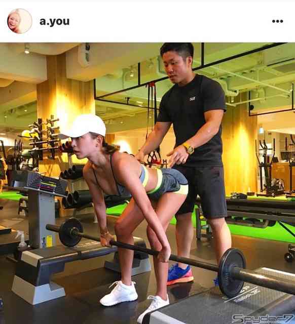 時東ぁみ、トレーニングウェアで筋トレに励む写真公開「もう顔とかどうでもいい」