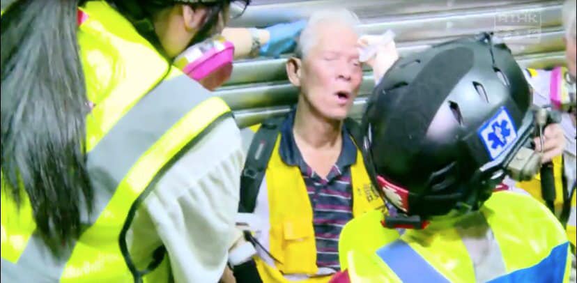 香港 抗議活動で初の死者 警察の強制排除中に転落の大学生