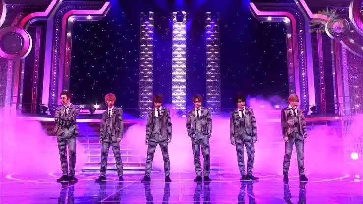 ＜SixTONES＞「ベツコミ」登場　SixTONES学園の超絶イケメン男子高校生6人組に　理想の告白は…。