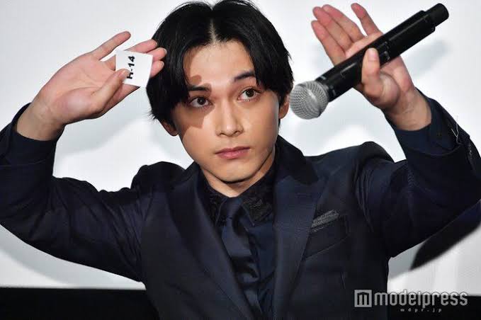 【有名人】何でこんなポーズしてるの？と思う画像を貼るトピ