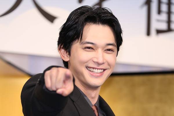 【有名人】何でこんなポーズしてるの？と思う画像を貼るトピ