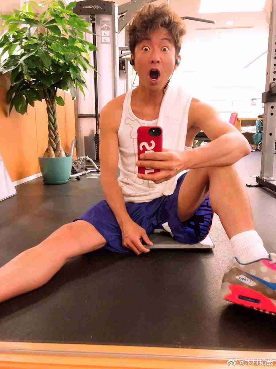 【有名人】何でこんなポーズしてるの？と思う画像を貼るトピ