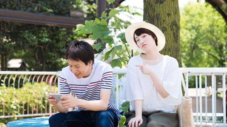 子供や孫の写真を見せて来る人