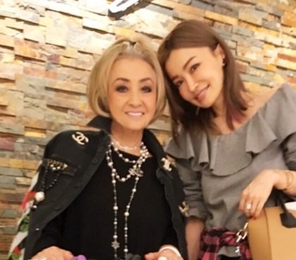平子理沙、美しすぎる母と２ショット「オシャレすぎる」「二人とも綺麗」と反響