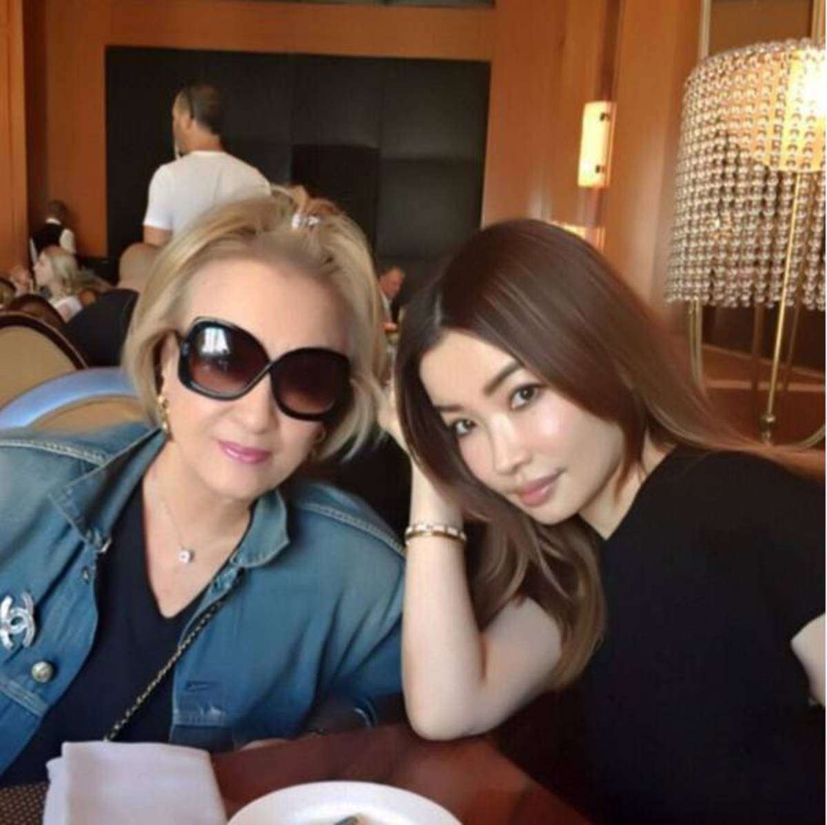 平子理沙、美しすぎる母と２ショット「オシャレすぎる」「二人とも綺麗」と反響