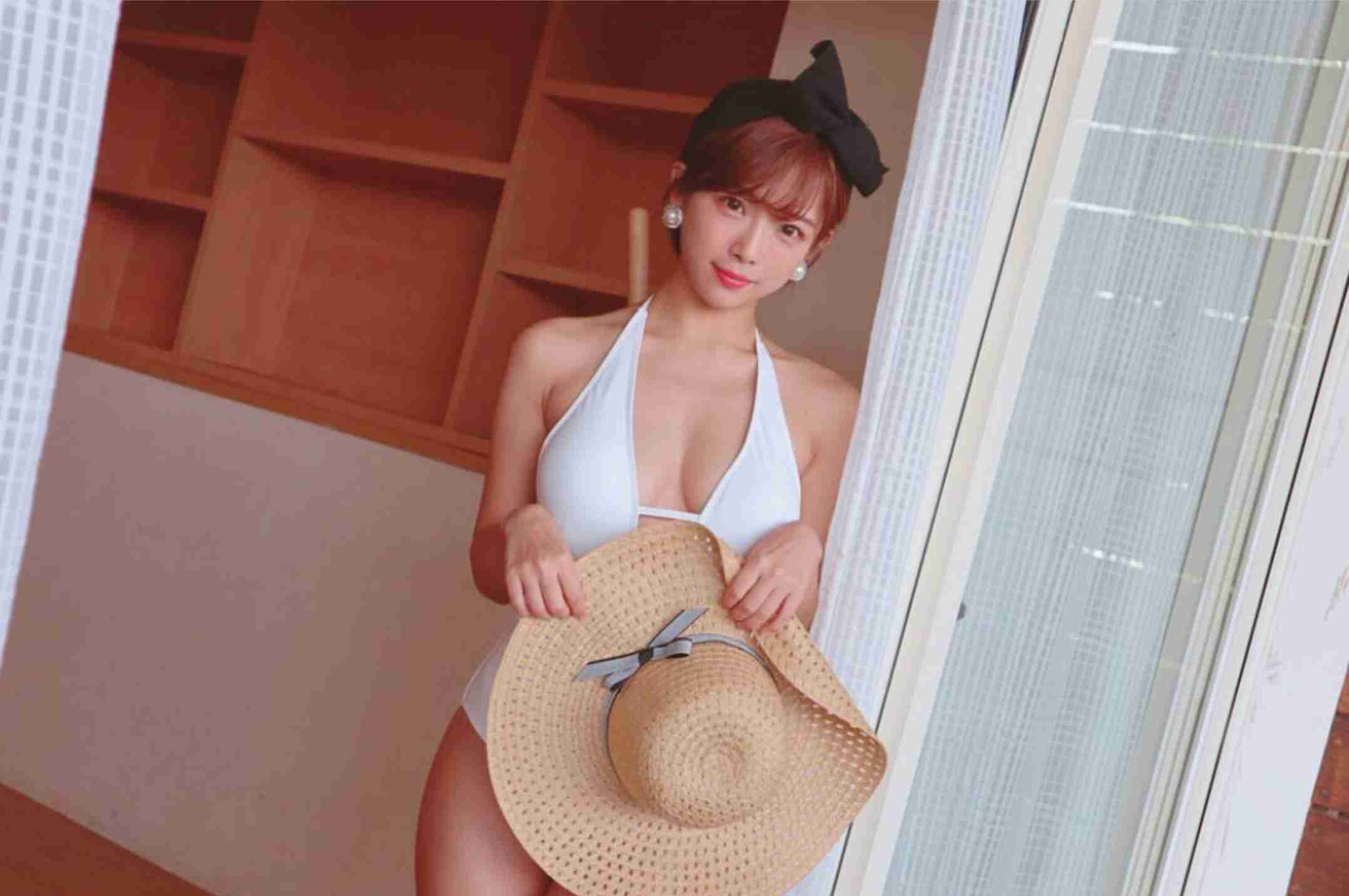 可愛い女性を見てしまう