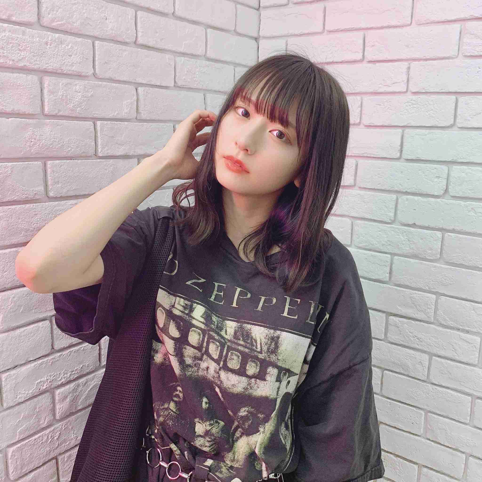 可愛い女性を見てしまう