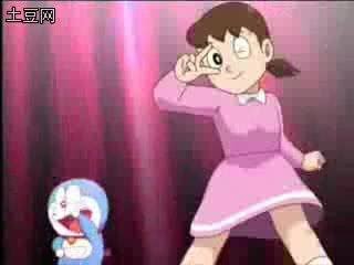 可愛い女性を見てしまう
