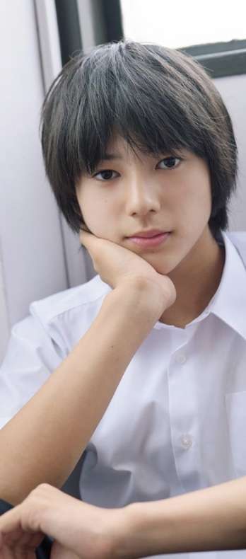 荒木飛羽、イケメン俳優の子供時代を演じるも「モテないですよ」