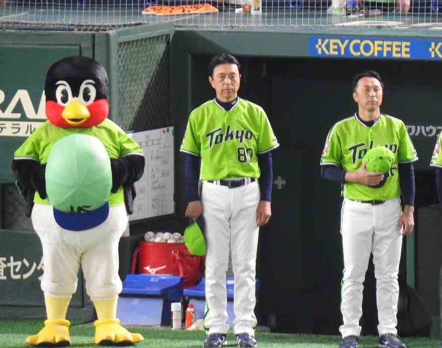 国歌斉唱でニヤニヤする選手も！プレミア12野球日本代表に