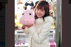 橋本環奈、茶髪&巻き髪の女子高生ルックがかわいすぎる!