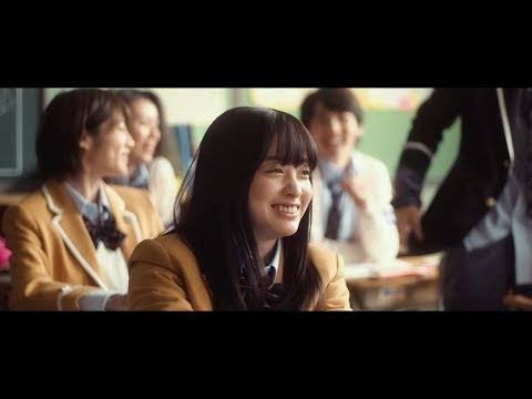 橋本環奈、茶髪&巻き髪の女子高生ルックがかわいすぎる!