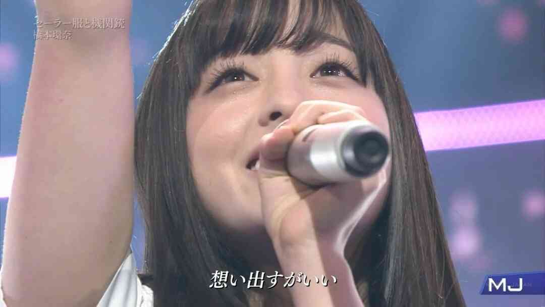 橋本環奈、茶髪&巻き髪の女子高生ルックがかわいすぎる!