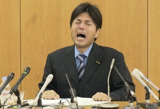 自治会長「やりたくない!」で大号泣 役員クジ引きの結果に駄々こねる隣人にドン引き
