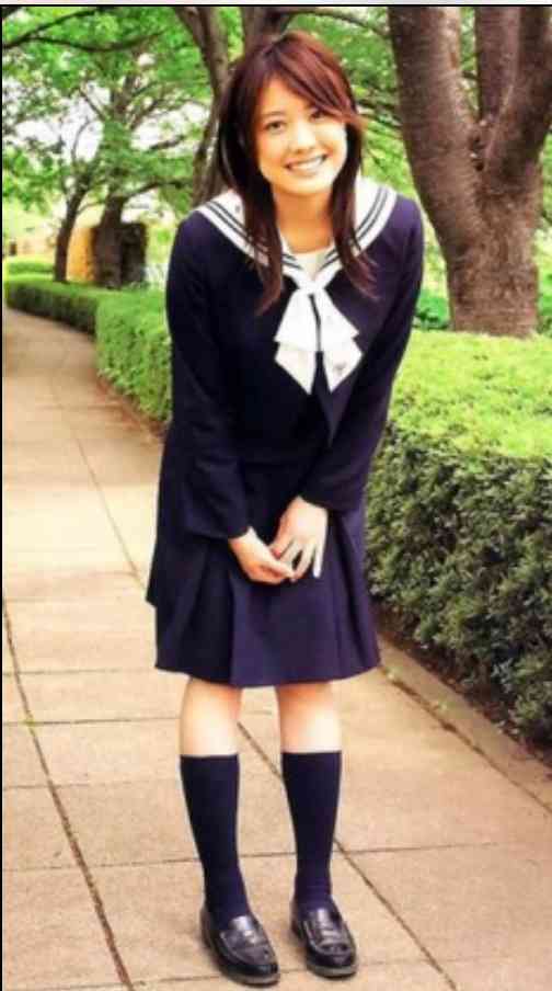 制服姿の女優