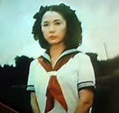 制服姿の女優