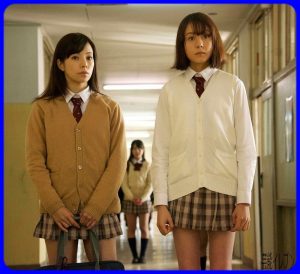 制服姿の女優