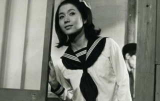 制服姿の女優