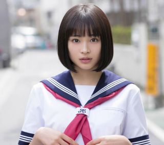 制服姿の女優