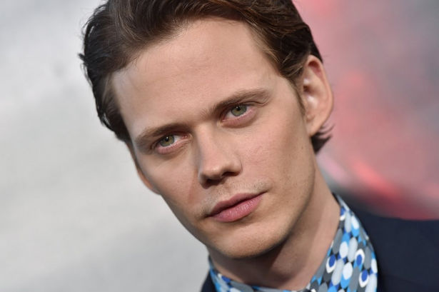 Mattのピアノ演奏姿に「人形」「マネキンのようで美しい」と感嘆漏れる