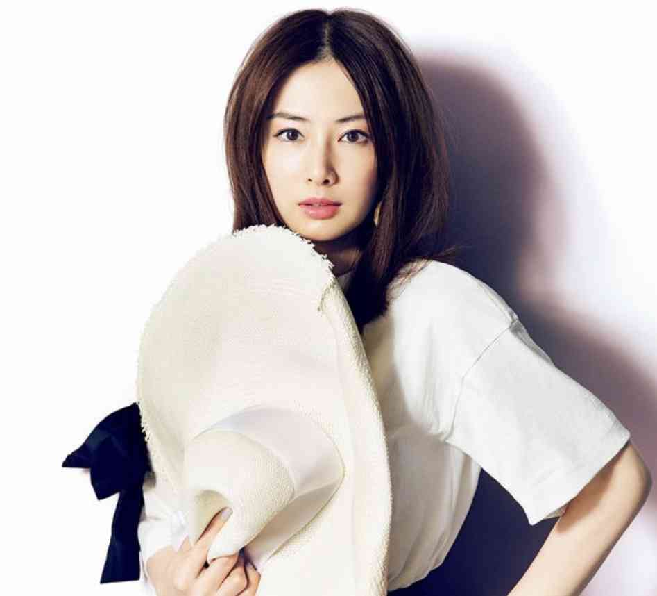北川景子、2020年カレンダーで圧倒的な美貌溢れ出す