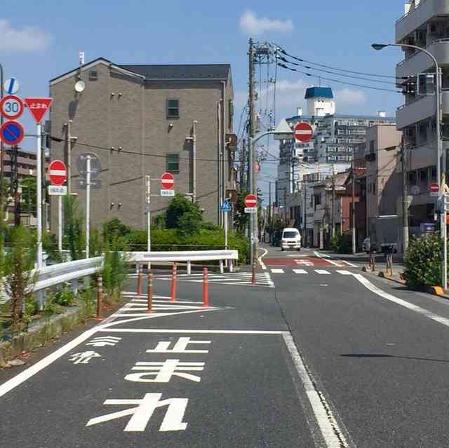 横断歩道で車を止まらせる方法