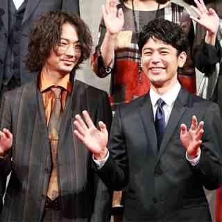 妻マイコは第一子出産間近　妻夫木聡が派手パンツで向かうロケ現場