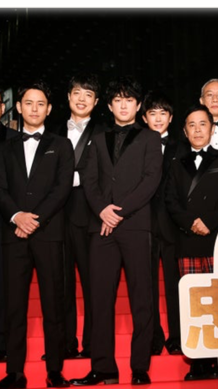 妻マイコは第一子出産間近　妻夫木聡が派手パンツで向かうロケ現場