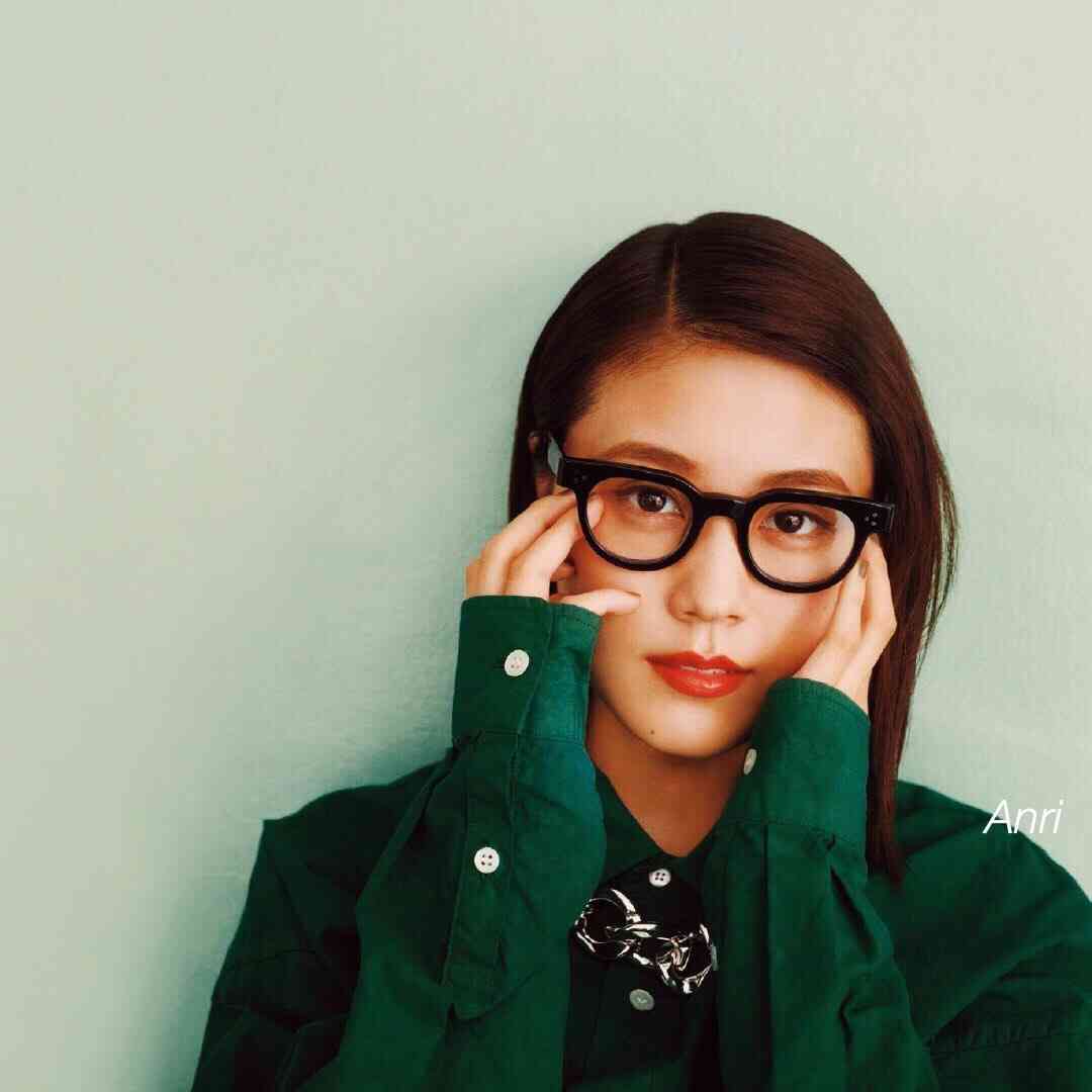 有村架純、眼鏡姿の最強ドアップSHOTにファン騒然「トキメキが止まらない!」「需要ありあり!!」