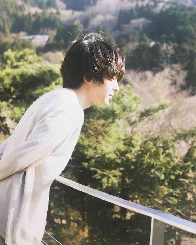 戸田恵梨香×中村倫也『プラスアクト』に登場 表紙&裏表紙の画像が初解禁 