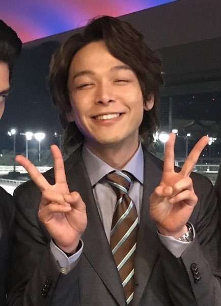 戸田恵梨香×中村倫也『プラスアクト』に登場 表紙&裏表紙の画像が初解禁 