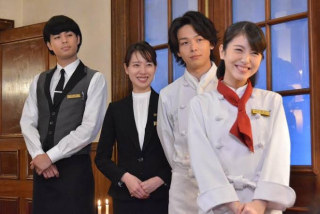 戸田恵梨香×中村倫也『プラスアクト』に登場 表紙&裏表紙の画像が初解禁 