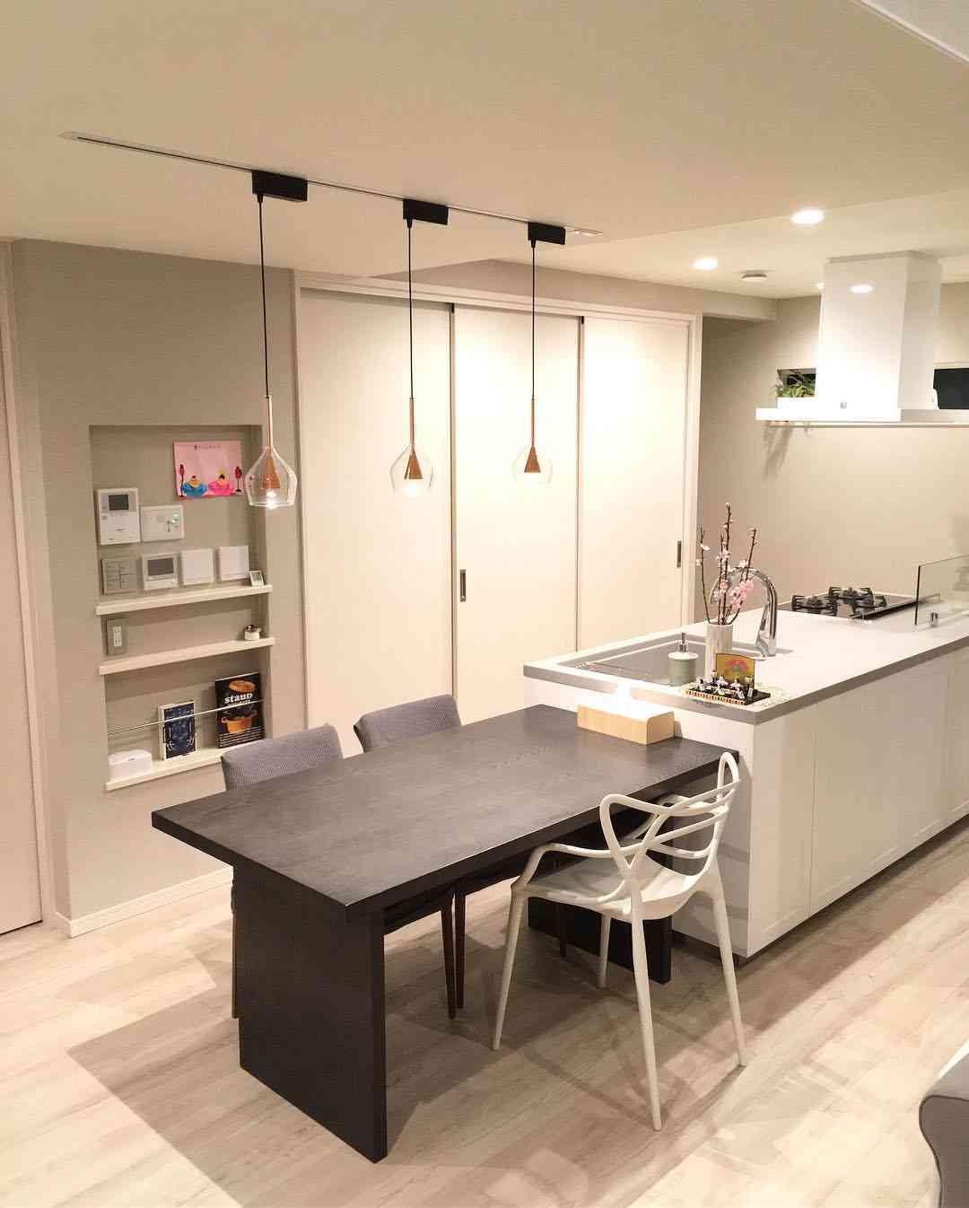 ダイニングテーブル、チェア迷子