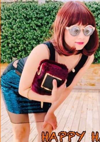 平愛梨、“謎”のハロウィーン仮装＆美脚SHOTにファン困惑!?「可愛い、、けど誰？」