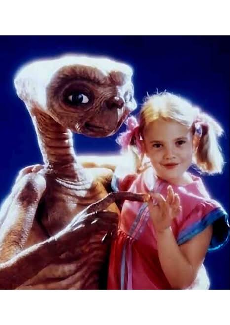 E.T.とエリオット少年が37年ぶりに再会!感動的な