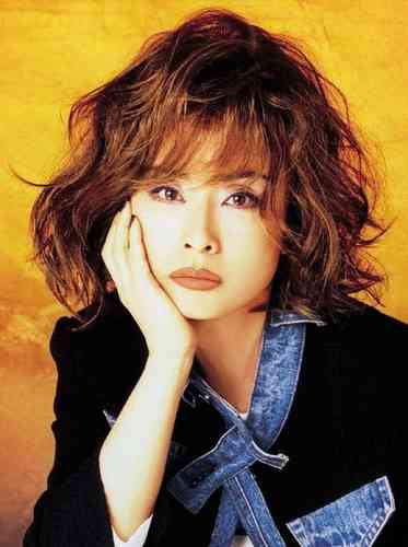小柳ルミ子、“お風呂で足を洗うとき”のポーズに驚きの声「うっとりするほど美しい」