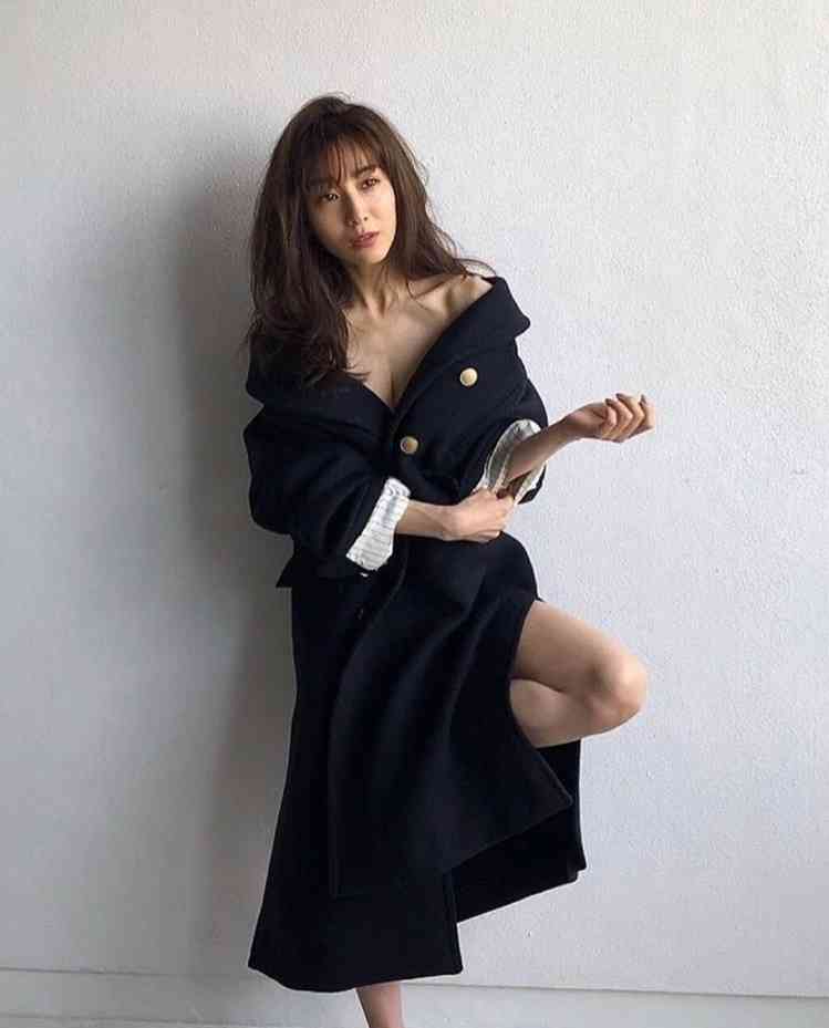 田中みな実　話題の初写真集　発売前に重版決定！22万部突破