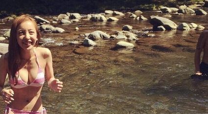 板野友美、セクシーなダンスを披露