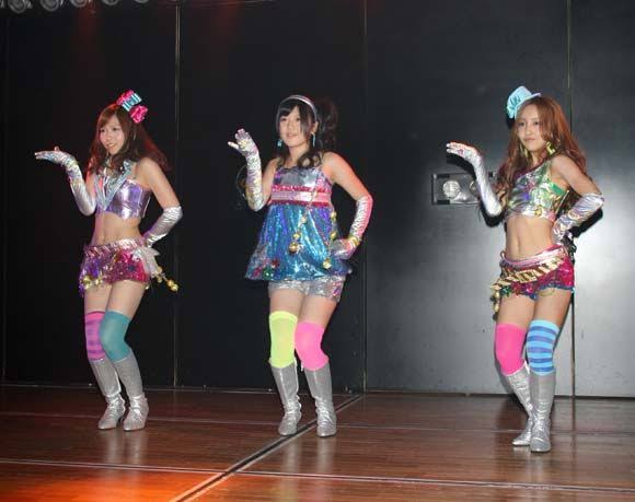 板野友美、セクシーなダンスを披露