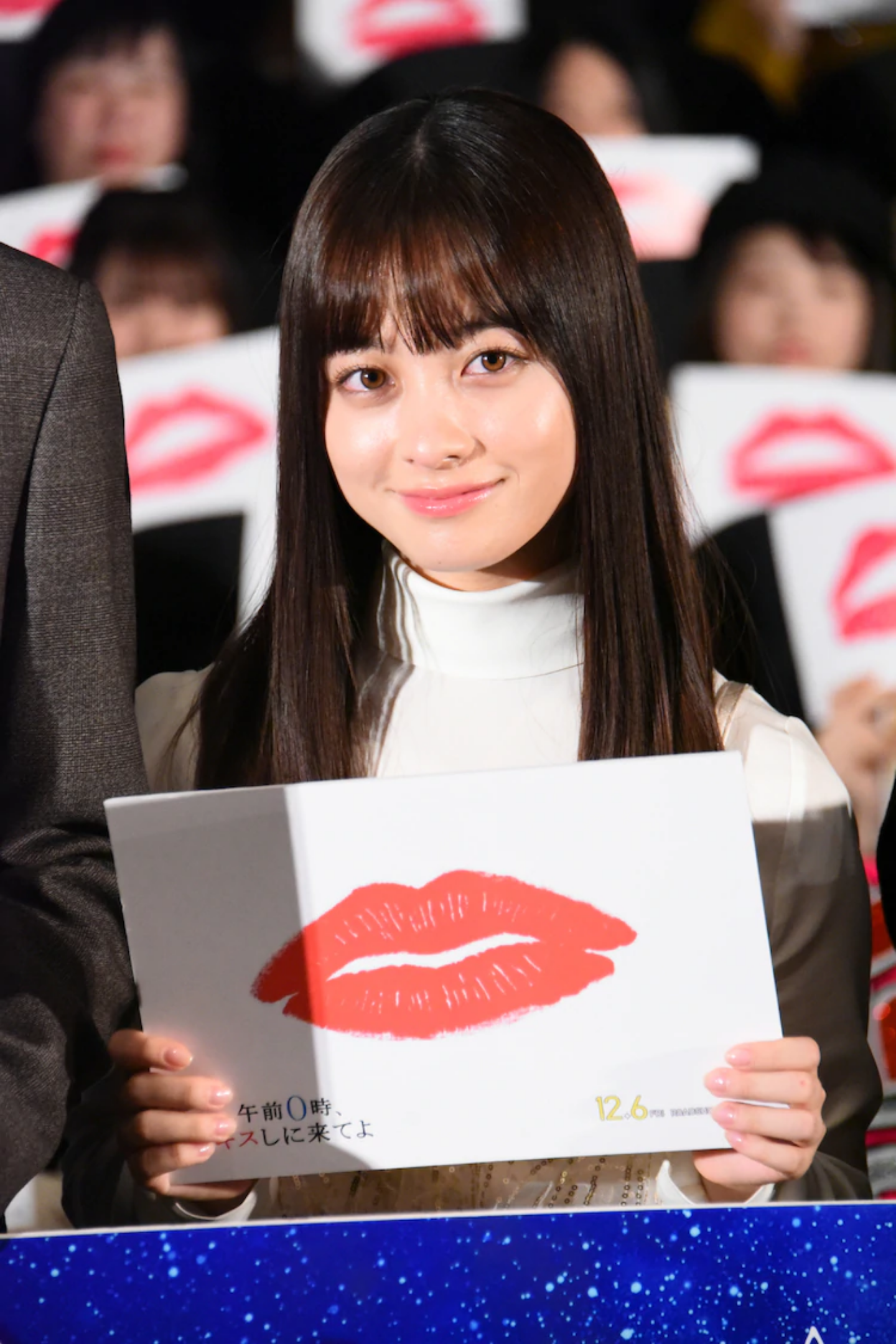 橋本環奈「だてめだよ」、“自前”メガネ姿に絶賛