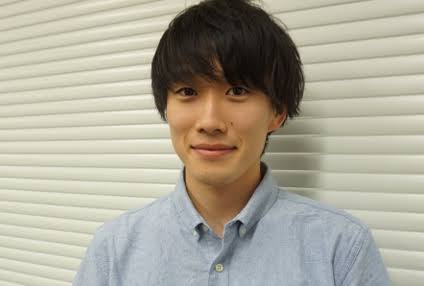 彼氏の写真を見たがる友達