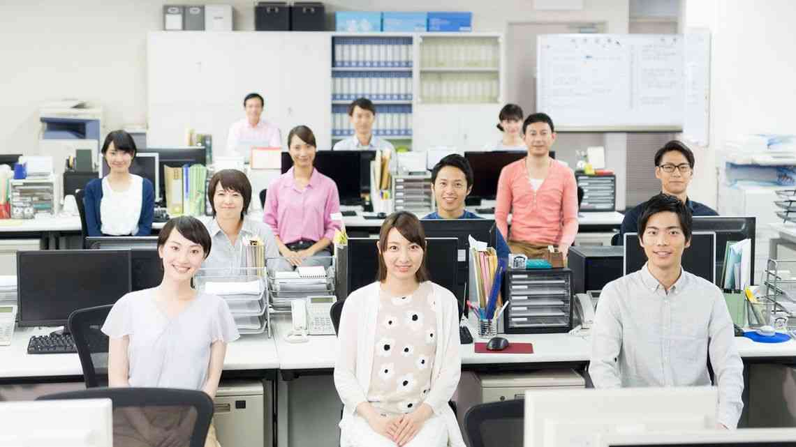 若いうちは人数が多い職場の方がいい？