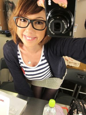 上原さくら、加工一切なしの薄化粧にファン騒然　「下膨れが…」
