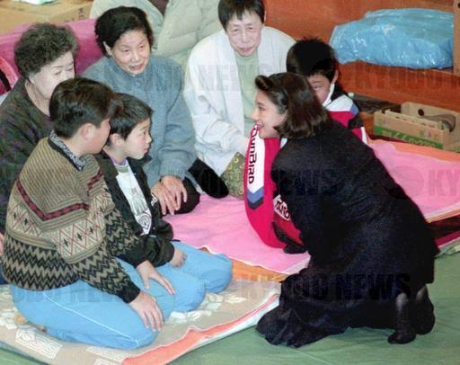 上皇后さま、血混じる嘔吐も ストレス原因か、経過観察 宮内庁