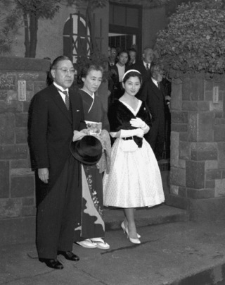 上皇后さま、血混じる嘔吐も ストレス原因か、経過観察 宮内庁