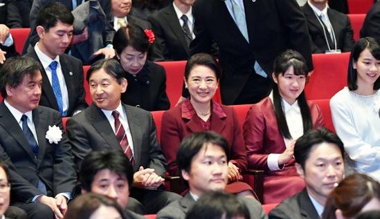 上皇后さま、血混じる嘔吐も ストレス原因か、経過観察 宮内庁