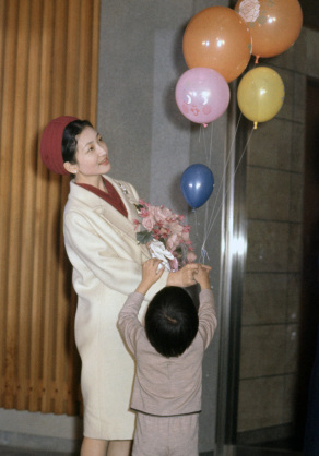 上皇后さま、血混じる嘔吐も　ストレス原因か、経過観察　宮内庁