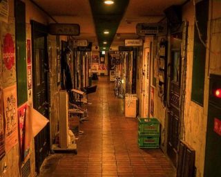 アウトローな雰囲気の街並みが好きな人