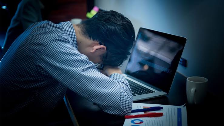 月に残業何時間していますか?