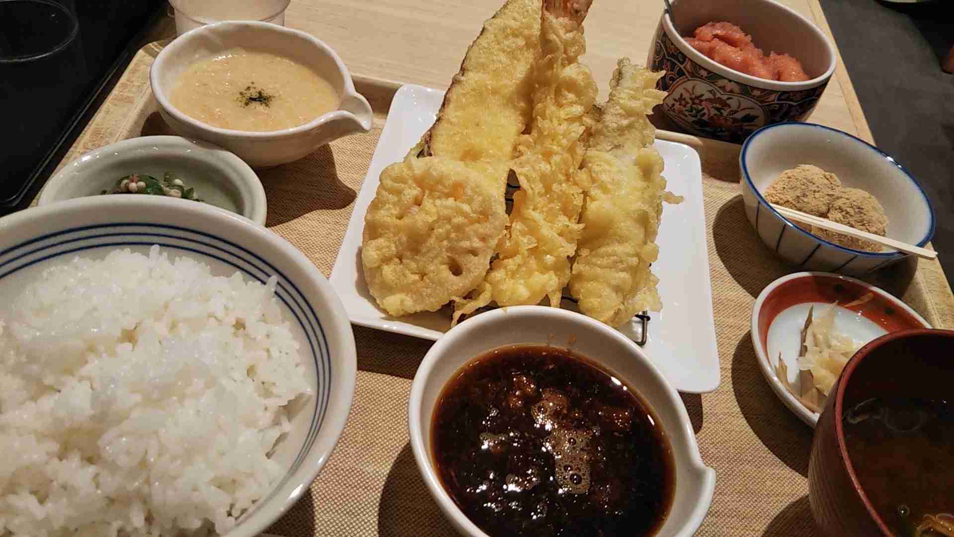＜羽生結弦選手＞40～50代女性向け美容誌の表紙に  「美の化身」「妖精」テーマに特集　特大ポスターも